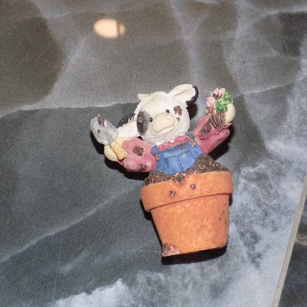 Mary's Moo Moos Gardening Cow "Peek-A-Moo" 1996 2.5" Enesco \Without Box